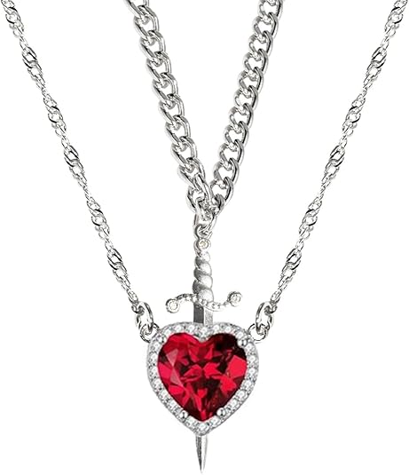 Collar Corazón & Espada 💞 El símbolo de un amor que elige quedarse. Se envía entre dorado y plateado al azar con caja de regalo.